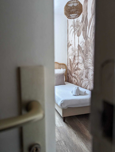 Bedroom 2, Hôtel du Lion d'or, Eure