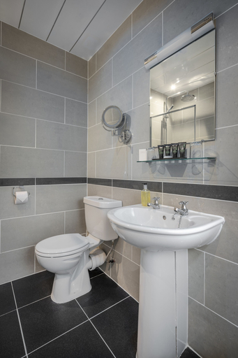 Bathroom 4, The Oaks Hotel, Lancashire