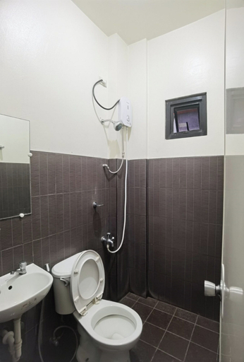 Bathroom 3, Ys Rezidenzia Suites, Daraga