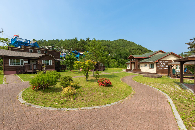 Others 2, Gangneung Yasaenghwa Maeul, Gangneung