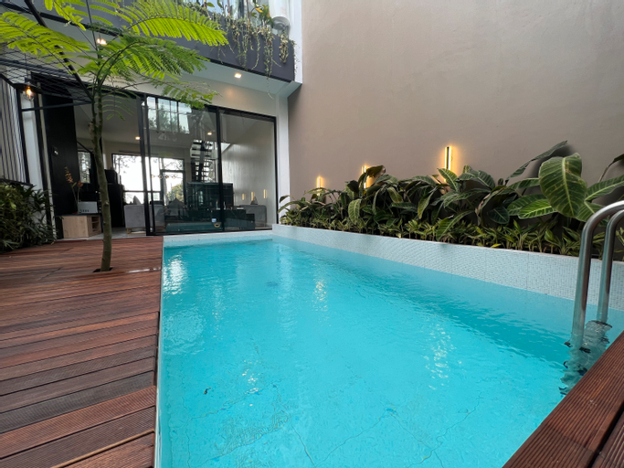 Swimming Pool 22
