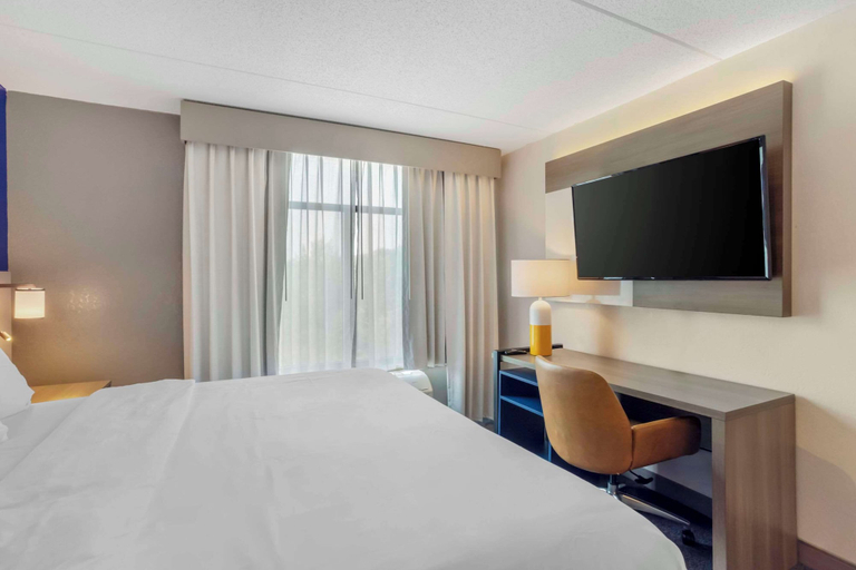 Bedroom 3, Comfort Inn & Suites Voorhees/Mt. Laurel, Camden