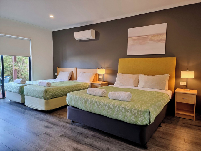 Bedroom 2, Seaview Motel and Apartments, Colac-Otway - South