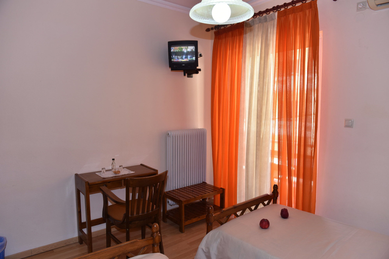 Bedroom 4, 40 Platania Hotel, Central Greece