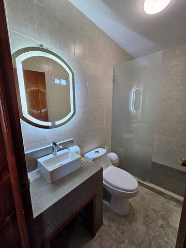 Bathroom 4, Hotel Lito, Compostela