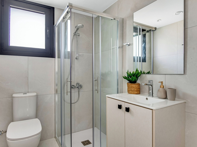 Bathroom 4, Sanders Elgio - Cute 2-bdr Apt With Balcony