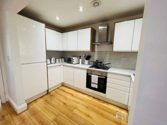 Others 2, 4 Bed House - Sleeps 9 - Garden - Parking - Wifi, Birmingham