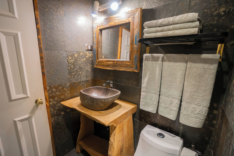 Bathroom 4, Don Raúl, El Loa