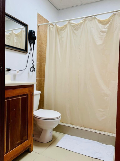 Bathroom 3, Coastal Bay Suite