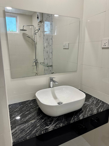 Bathroom 3, Equator Retreat