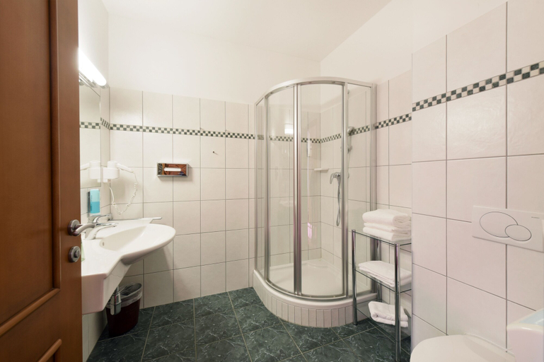 Bathroom 5, Apartmenthaus Hotel Cella Central, Zell am See