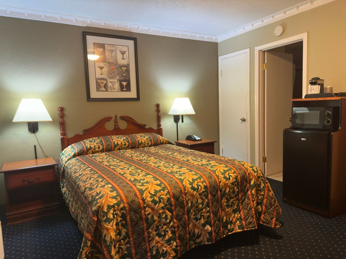 Bedroom 2, Western Village Inn, Mendocino