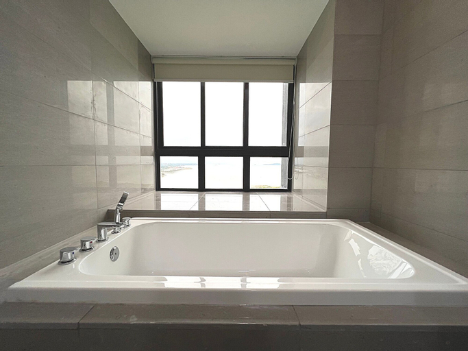 Bathroom 13