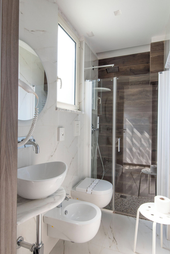 Bathroom 3, Hotel Fiorentina, Napoli