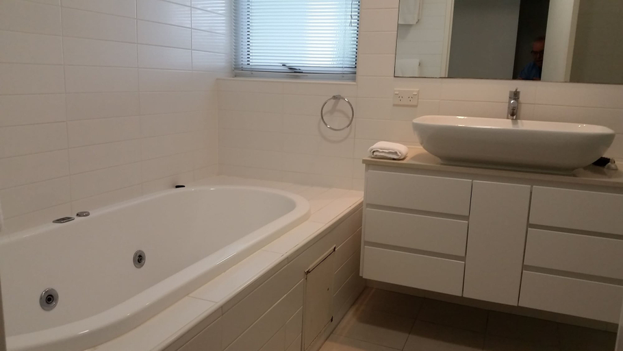 Bathroom 5, Kirra Surf Apartments, Gold Coast