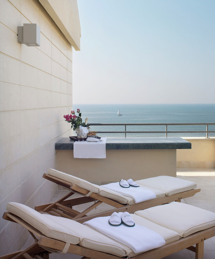 Exterior & Views 15