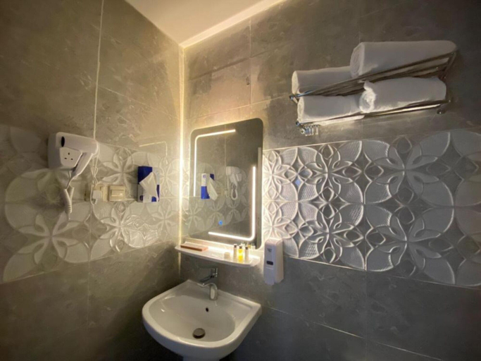 Bathroom, Desert Paradise Hotel