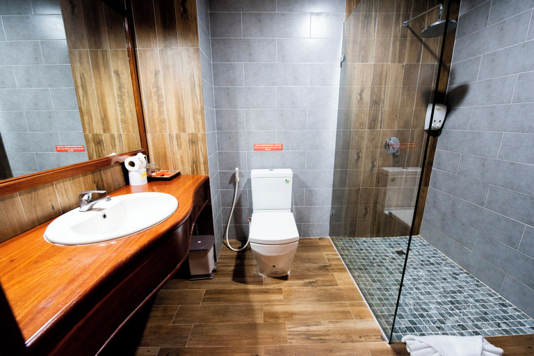 Bathroom 5, Royal Crown Hotel & Spa, Siem Reap