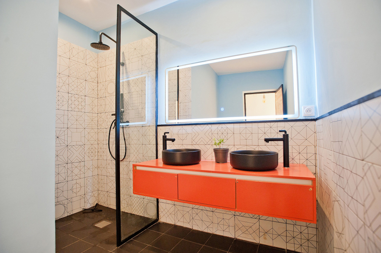 Bathroom 4, Joyau secret # Jardin # Piscine # prox centre ville, Analamanga