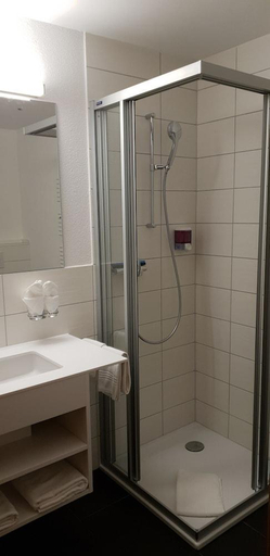 Bathroom 4, Typically Swiss Hotel Tascherhof, Visp