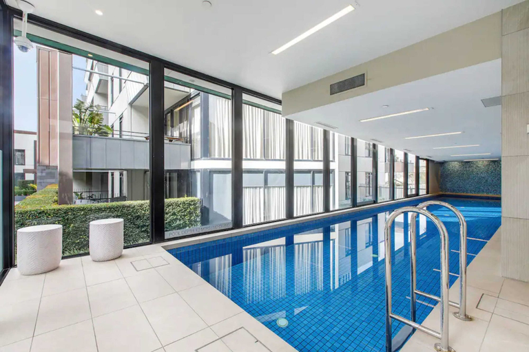 Sport & Beauty, Beautiful 2BR APT With Balcony, Pool and Gym, Melbourne
