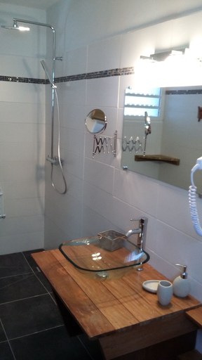 Bathroom 3, Katalo Plage, Deshaies