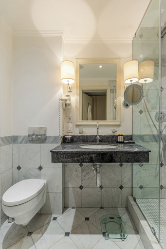 Bathroom 4, Maidan Palace Hotel, Shevchenkivs'kyi