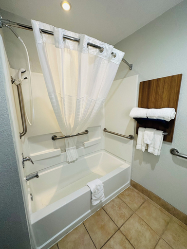 Bathroom 4, Microtel Inn & Suites by Wyndham Houma, Terrebonne