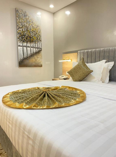 Bedroom 5, Desert Paradise Hotel
