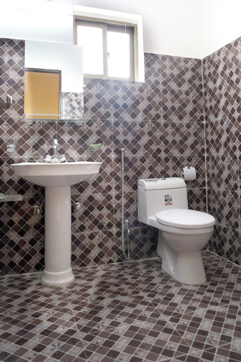 Bathroom 4, Royalton Inn Hotel, Lahore