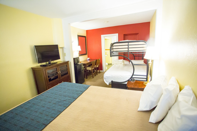 Bedroom 2, The Lava Hotel, Bannock
