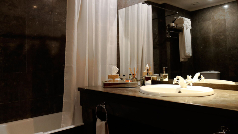 Bathroom 4, Quinta da Nasce Água, Angra do Heroísmo