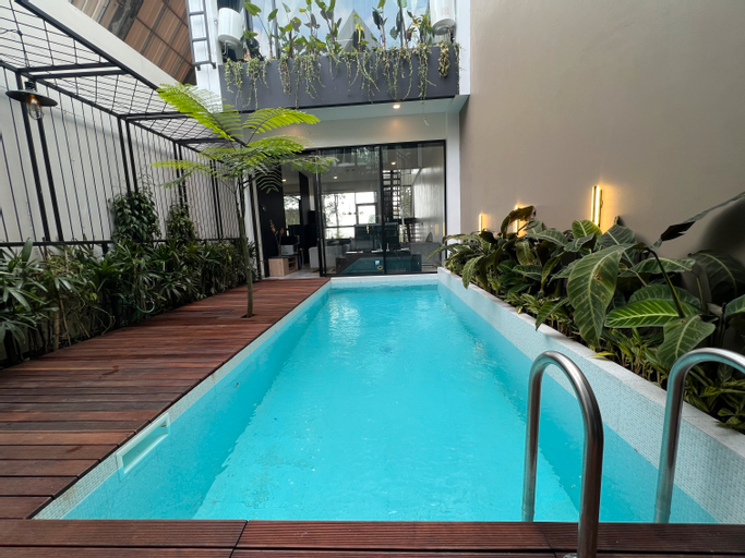Swimming Pool 24