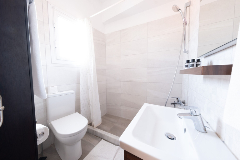 Bathroom 4, British Hotel Girne
