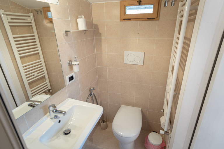 Bathroom 5, B&B Il Chiostro, Perugia