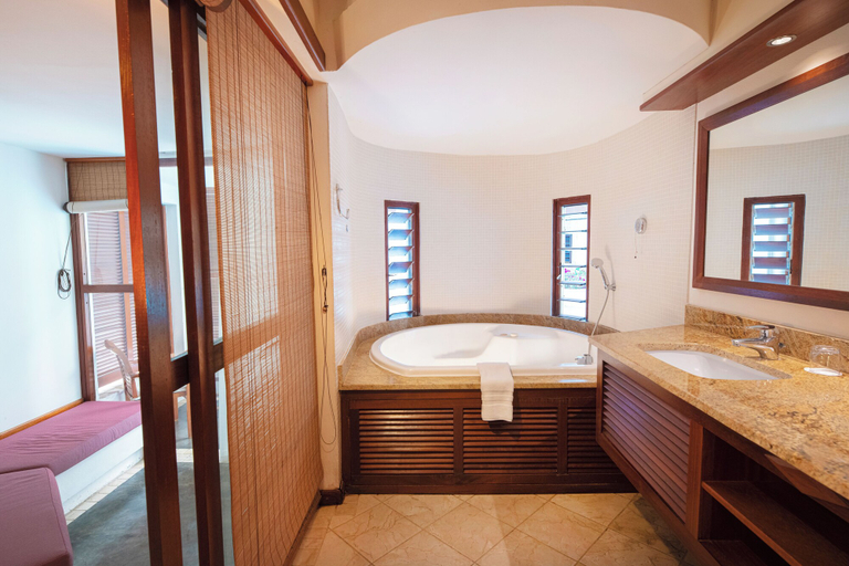 Bathroom 4, Le Saint Alexis, Saint-Paul