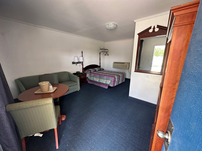 Bedroom 3, Four Oaks Lodging & RV Resort, Johnston