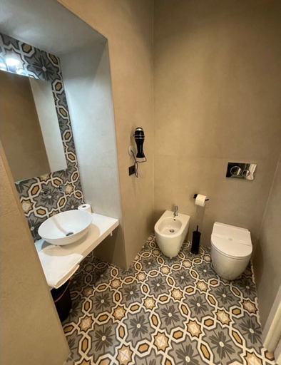 Bathroom 5, B&B Vittoria, Napoli