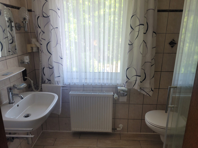 Bathroom 5, EMS Hotel, Emden