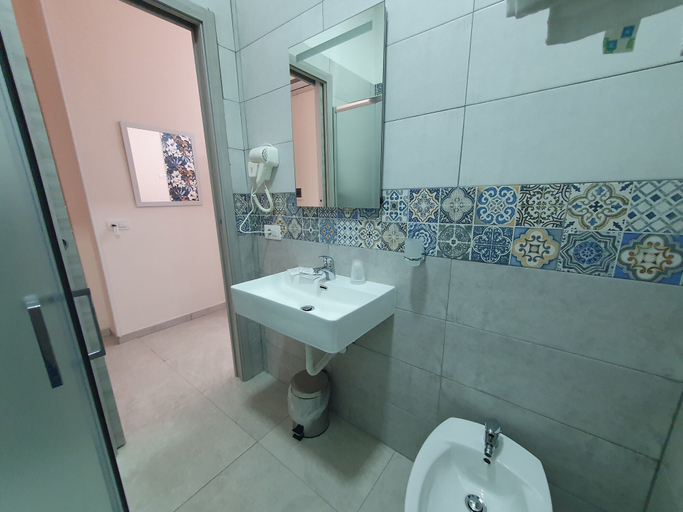Bathroom 3, Nazionale Dream 2, Napoli