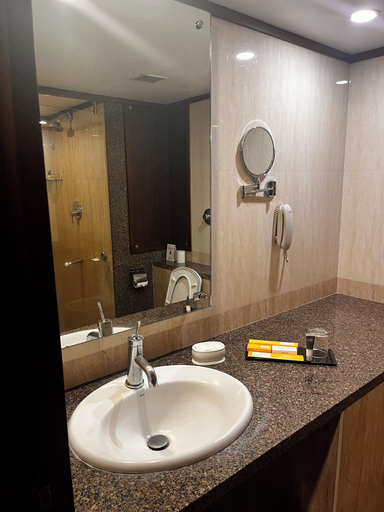 Bathroom 5, The Ocean Pearl, Dakshina Kannada