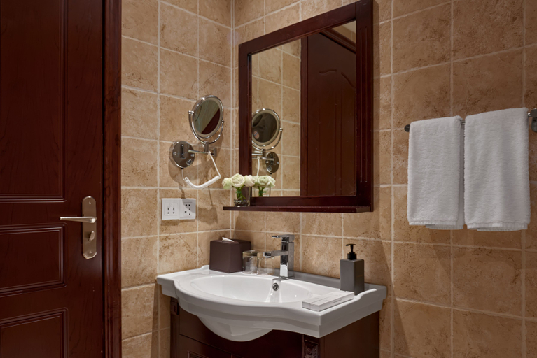 Bathroom 5, Olympia City Hotel by Dara, Phnom Penh