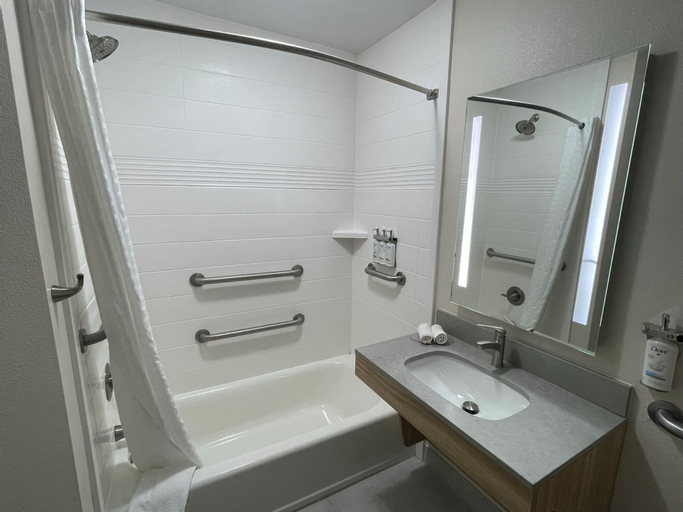 Bathroom 10