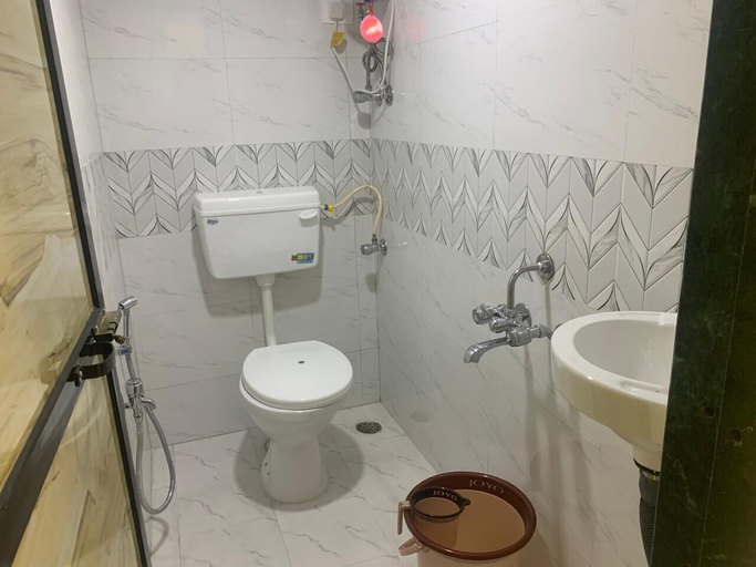 Bathroom 5, Hotel Sai Plaza, Mumbai Suburban