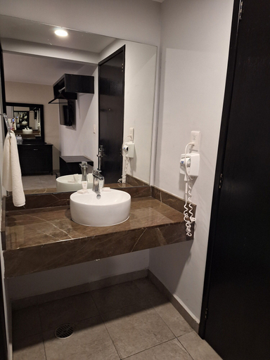 Bathroom 5, Hotel Costa Verde, Veracruz