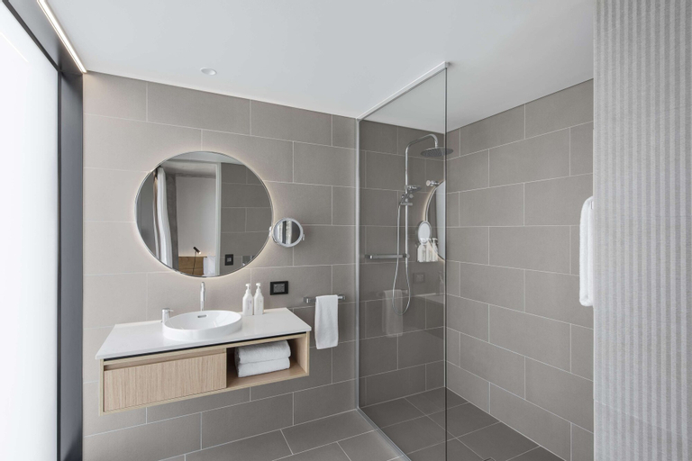 Bathroom 18