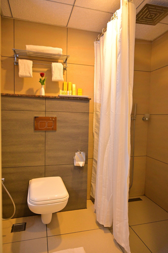 Bathroom 4, Aadisaktthi Resorts & Spa Kovalam, Thiruvananthapuram