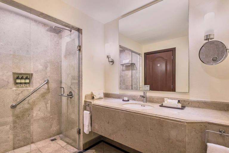 Bathroom 5, Fiesta Americana - Merida, Mérida