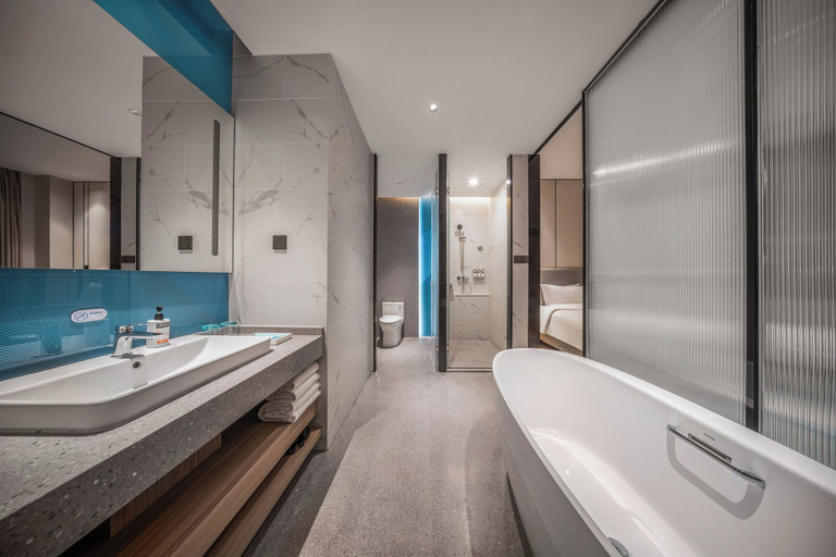 Bathroom 5, Holiday Inn Express LIAOYUAN ECONOMIC DEV ZONE by IHG, Liaoyuan