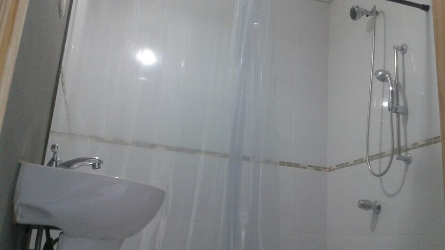 Bathroom 3, New Century Hostel, Granada
